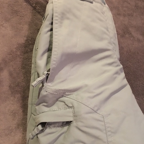 3-in-1 Jacket sold with a pair of grey snow pants - Picture 7 of 7